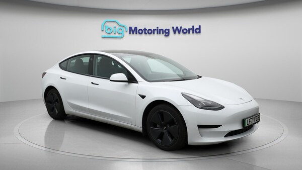 Used Tesla Model 3 2021 for sale - 76283507: Photo 2