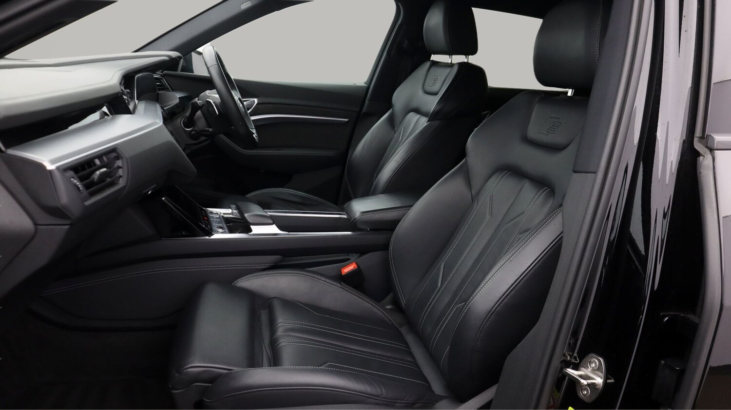 Used Audi e-tron 2021 for sale - 77732673: Photo 14