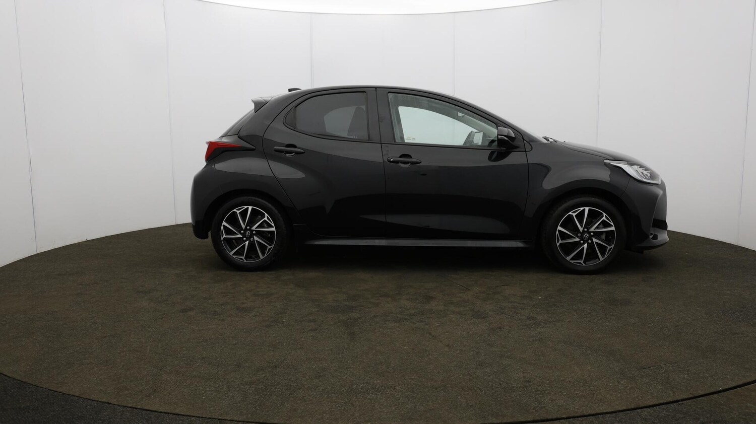 Used Toyota Yaris 2022 for sale - 76644643: Photo 54