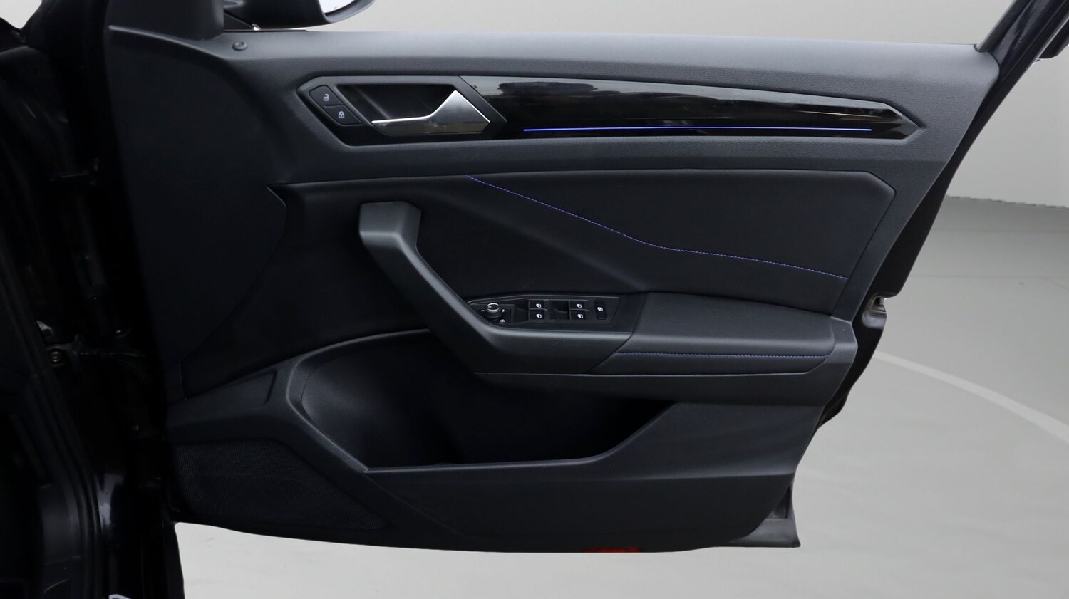 Used Volkswagen T-Roc for sale - 77306391: Photo 15