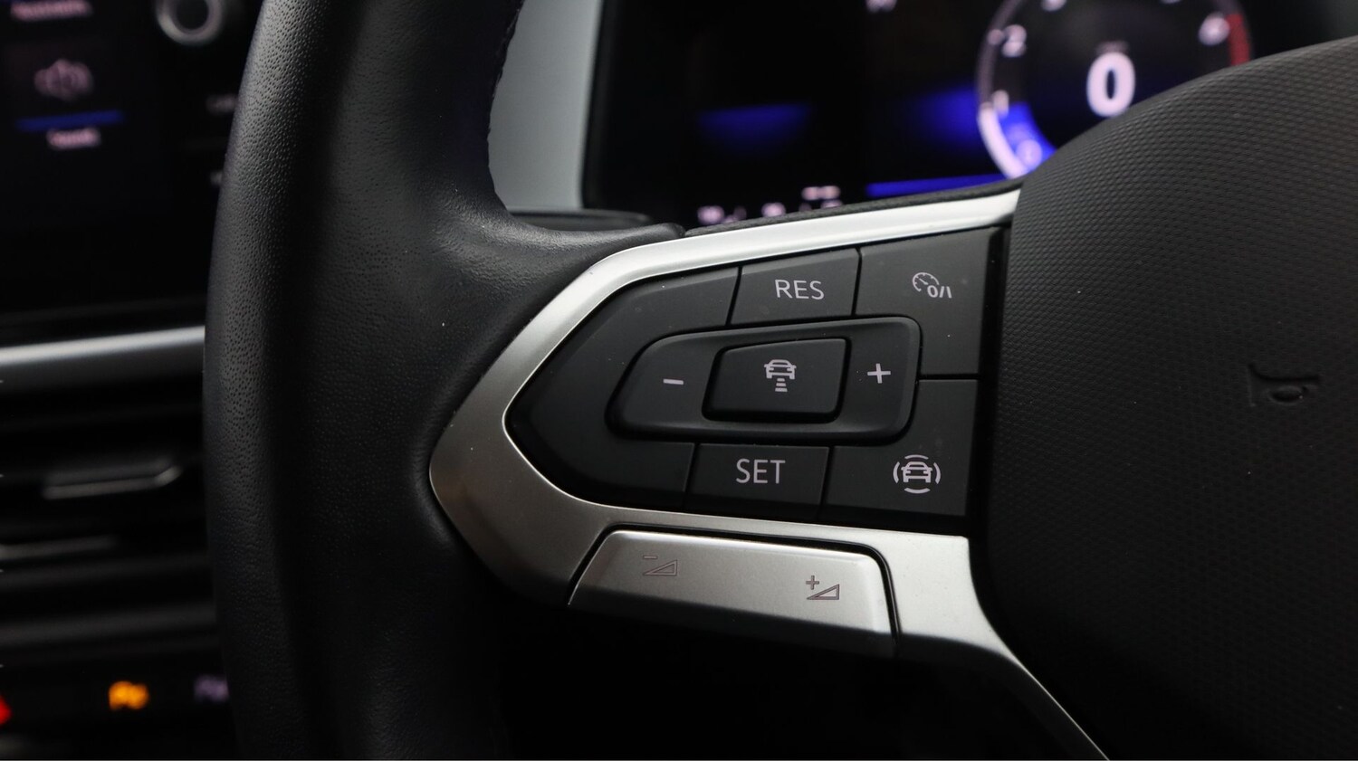 Used Volkswagen T-Roc 2023 for sale - 77208647: Photo 21