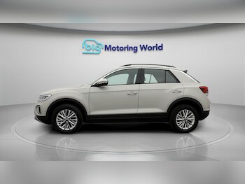 Used Volkswagen T-Roc 2023 for sale - 77208647: Photo