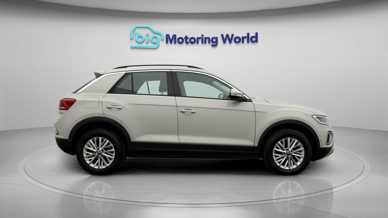 Used Volkswagen T-Roc 2023 for sale - 77208647: Photo 8