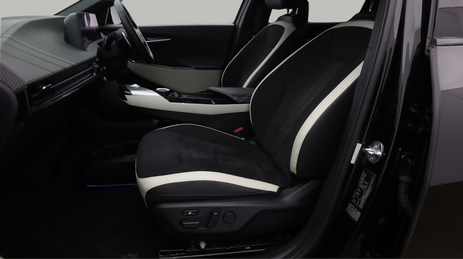 Used Kia EV6 2023 for sale - 78162322: Photo 14