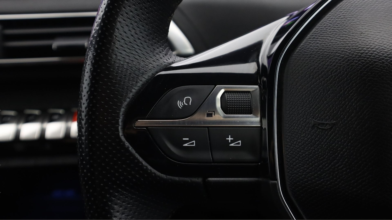 Used Peugeot 3008 2018 for sale - 77694673: Photo 22