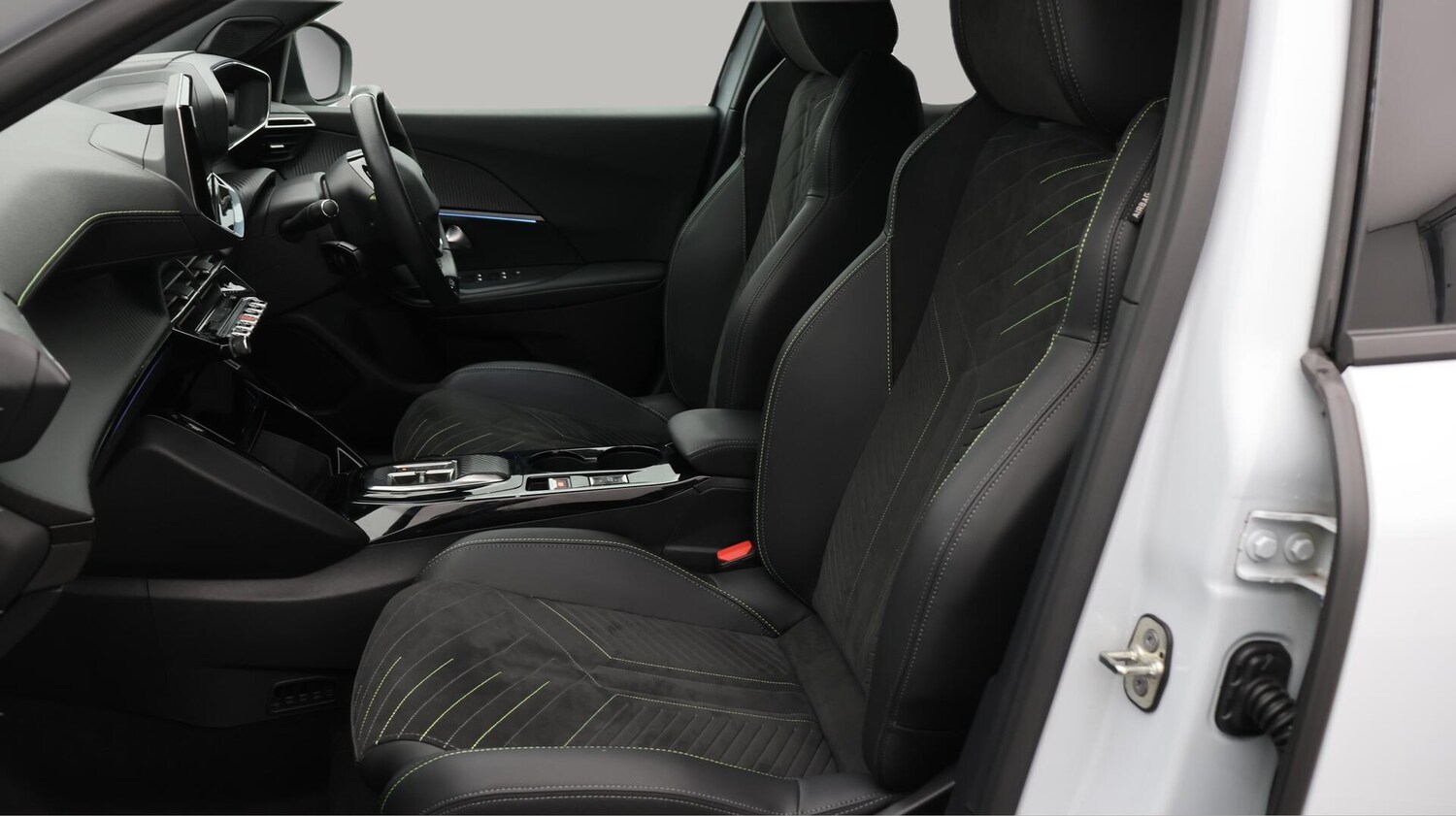 Used Peugeot 2008 2024 for sale - 76727424: Photo 15