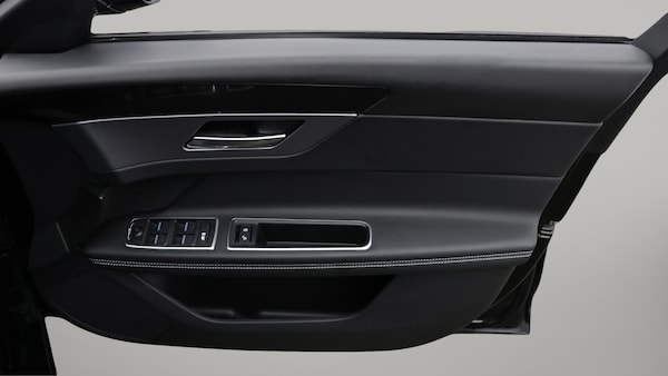 Used Jaguar XF 2019 for sale - 76085212: Photo 16