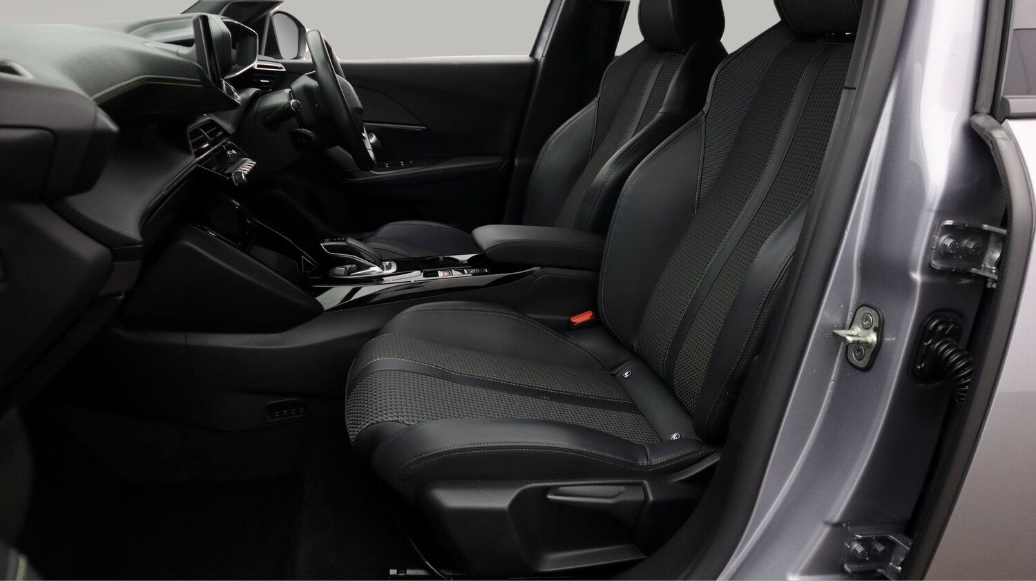 Used Peugeot 2008 2021 for sale - 78083867: Photo 14