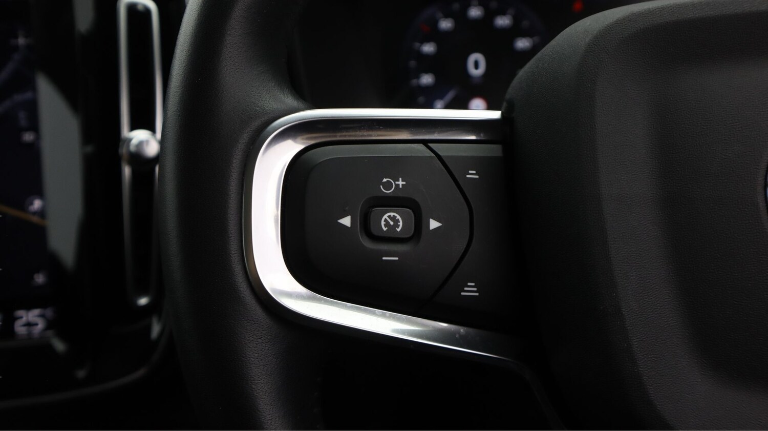 Used Volvo XC40 2021 for sale - 77498149: Photo 23