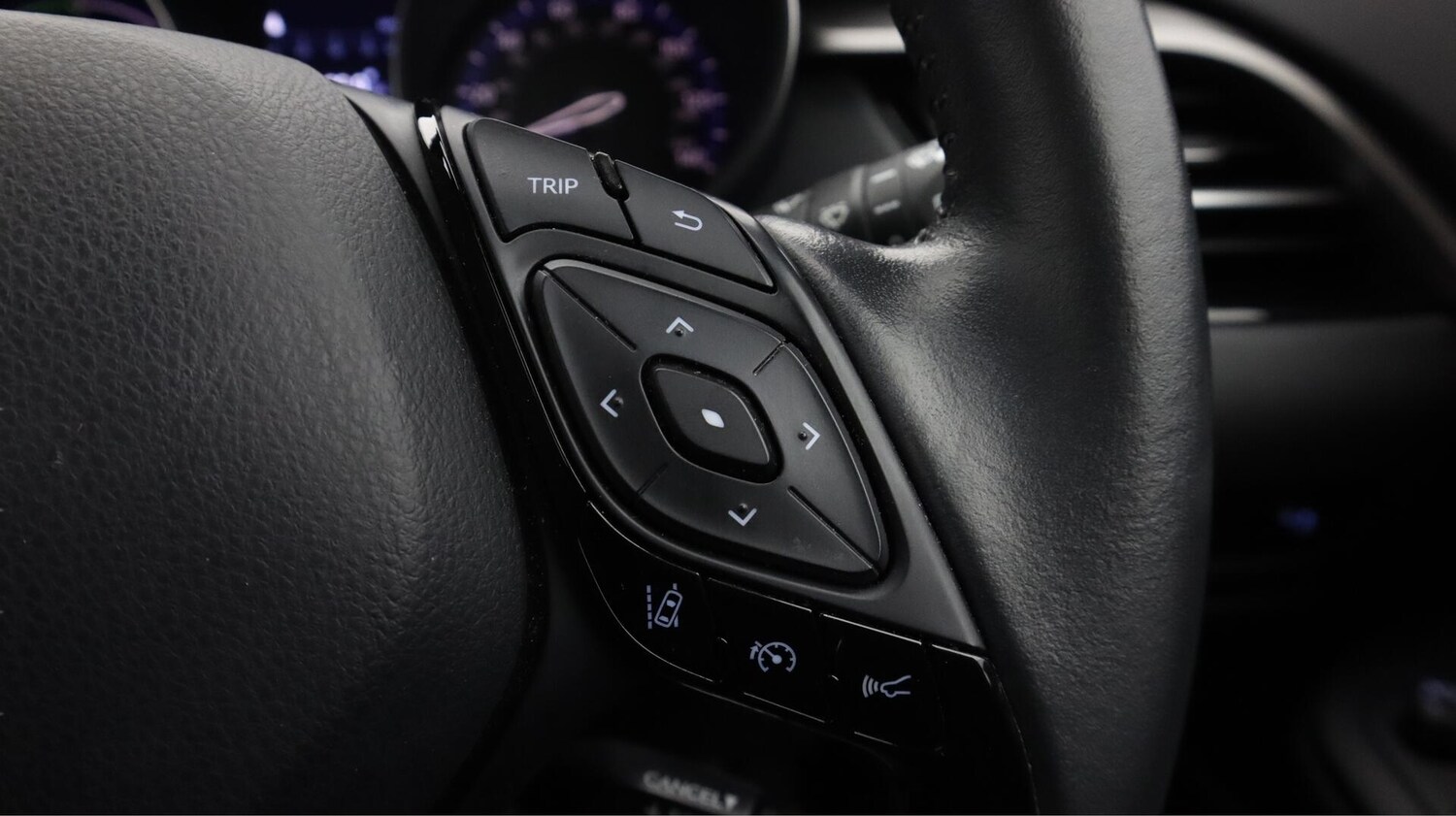 Used Toyota C-HR for sale - 76728038: Photo 24