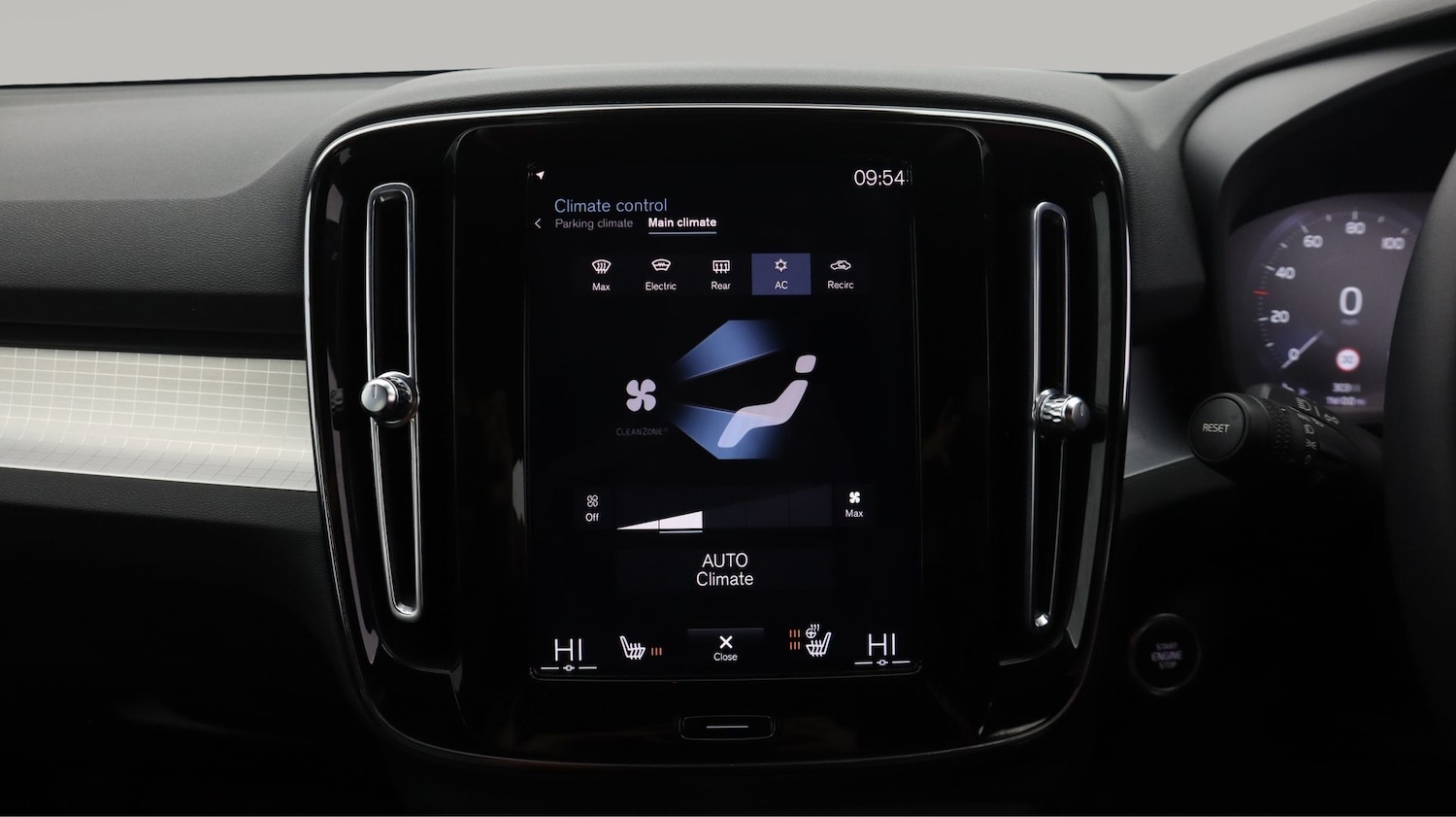 Used Volvo XC40 2023 for sale - 77582452: Photo 12