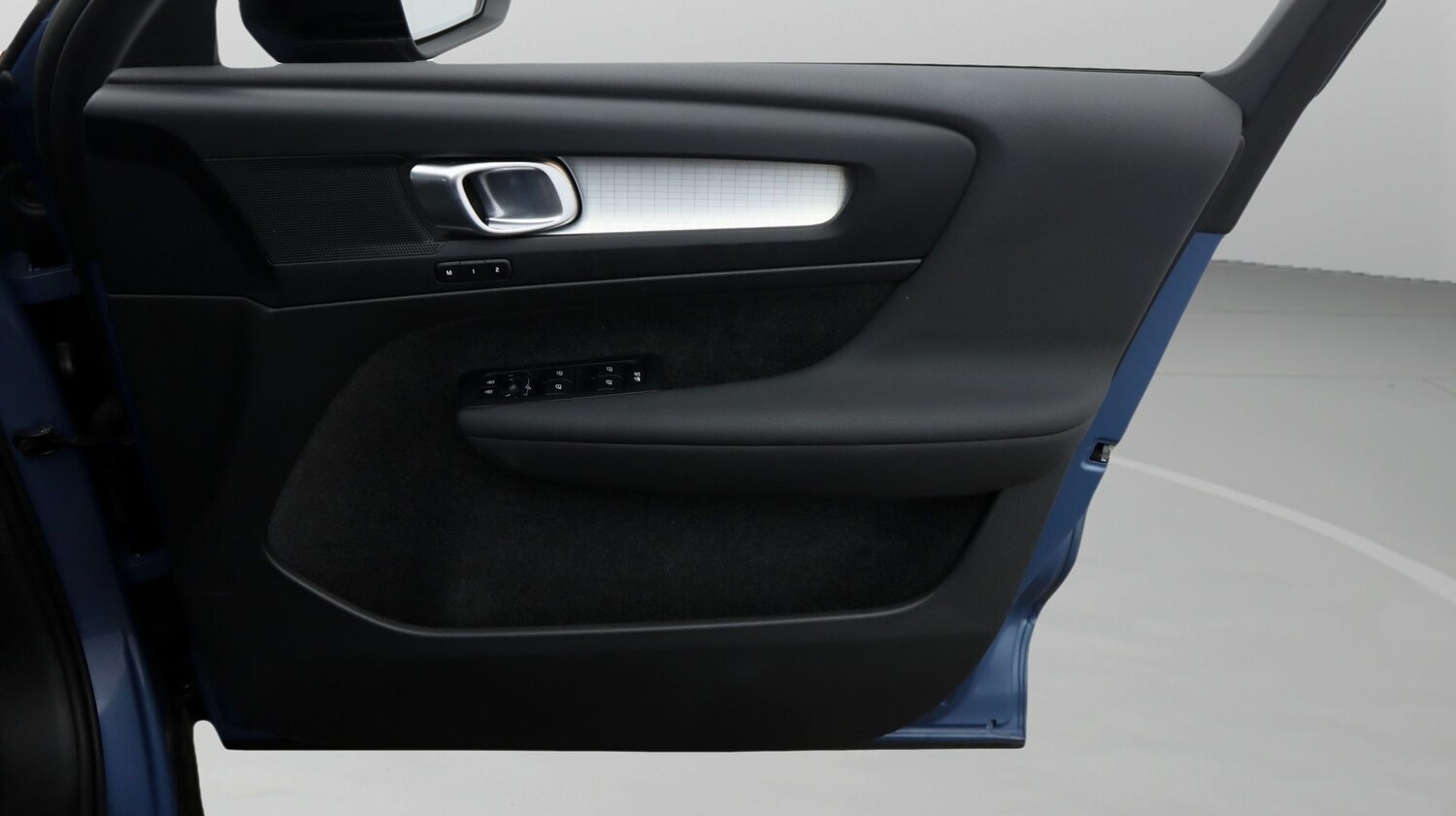 Used Volvo XC40 2023 for sale - 77582452: Photo 15