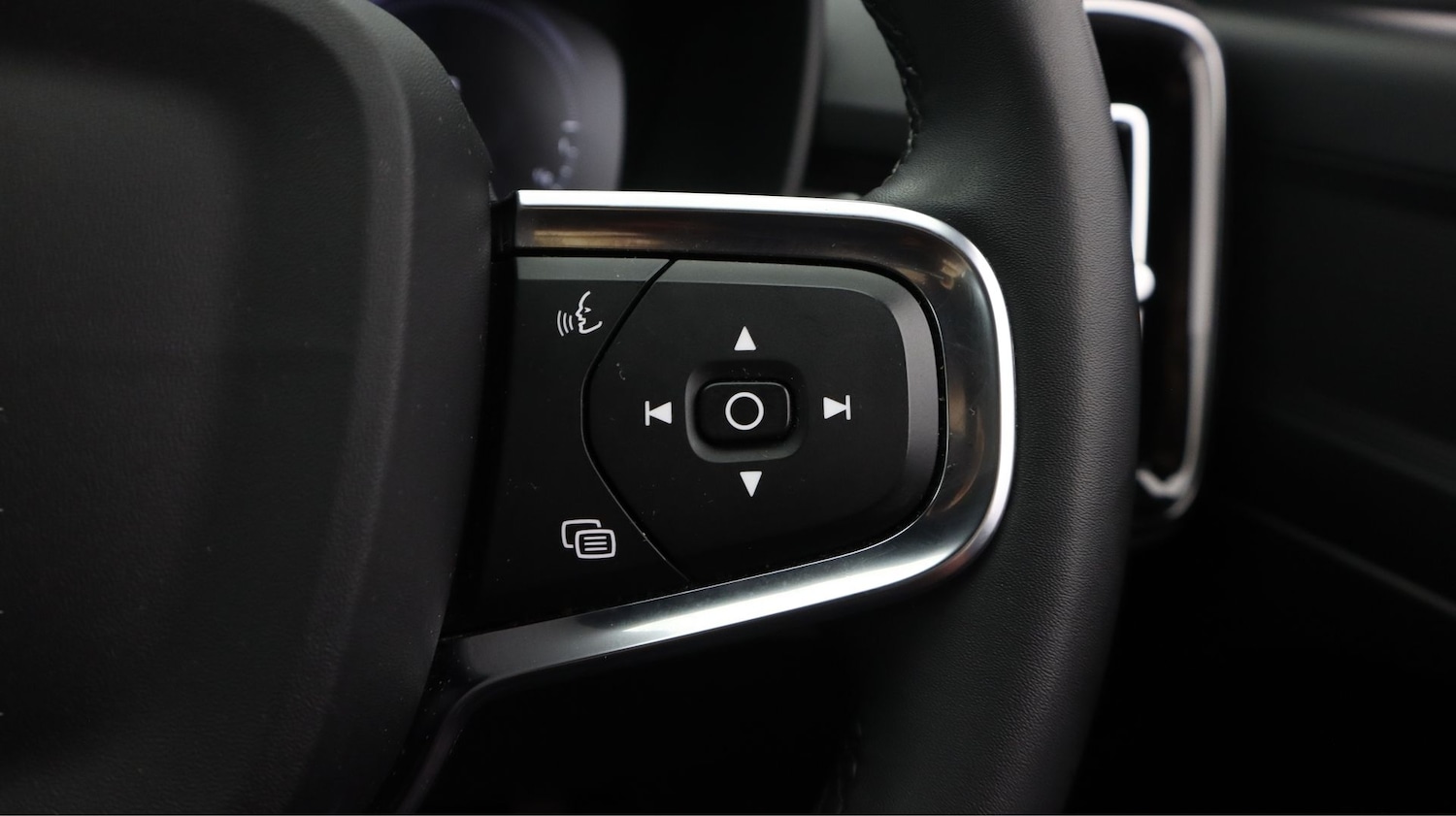 Used Volvo XC40 2023 for sale - 77582452: Photo 26