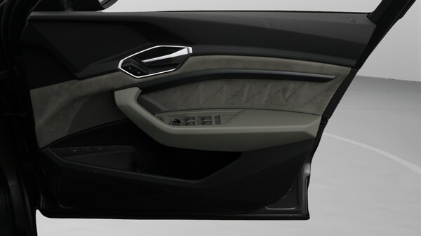 Used Audi e-tron 2021 for sale - 76283990: Photo 16