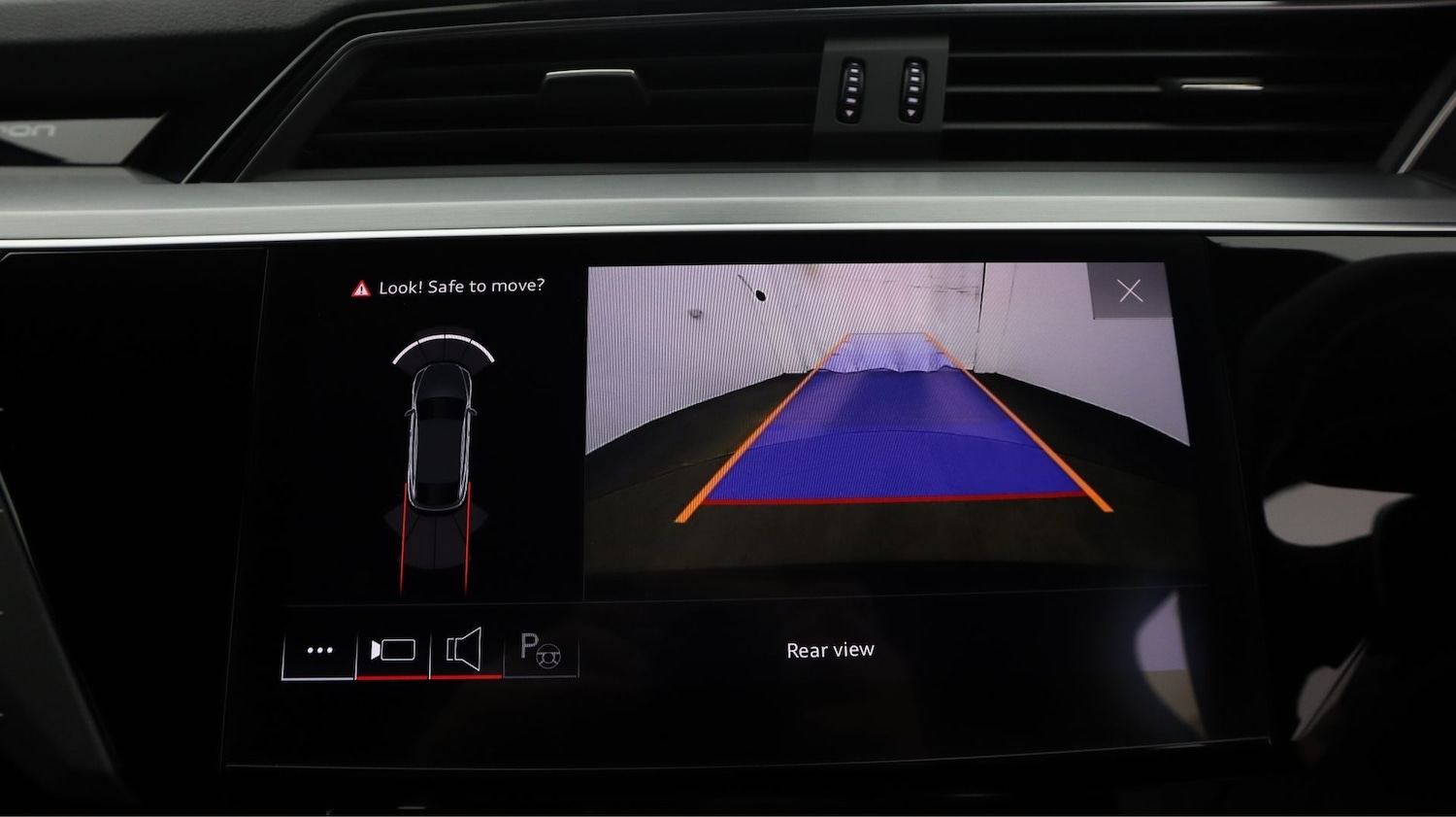 Used Audi e-tron 2023 for sale - 77591518: Photo 24