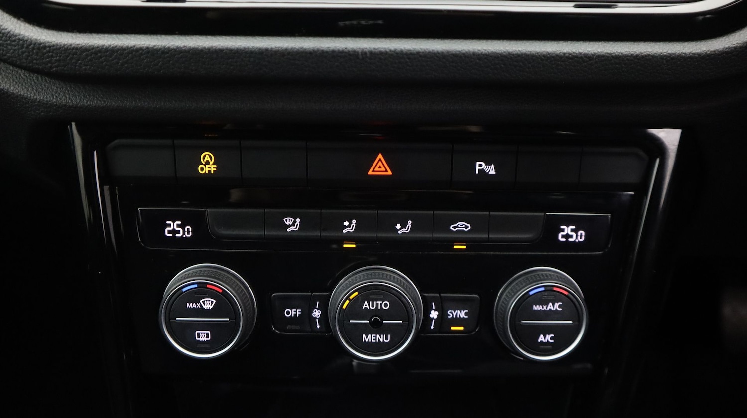 Used Volkswagen T-Roc 2021 for sale - 77357528: Photo 12