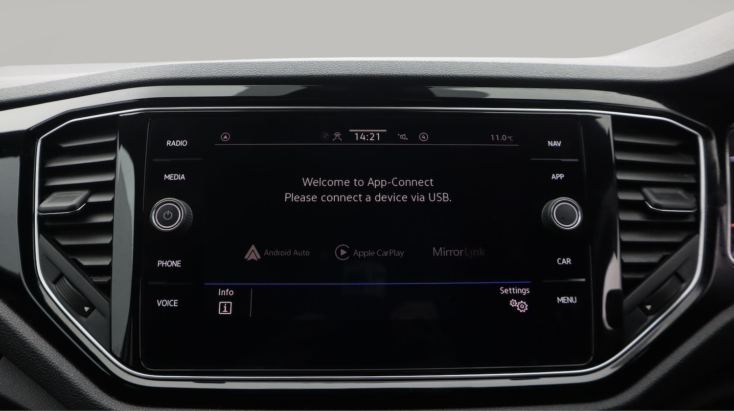 Used Volkswagen T-Roc 2021 for sale - 77357528: Photo 22