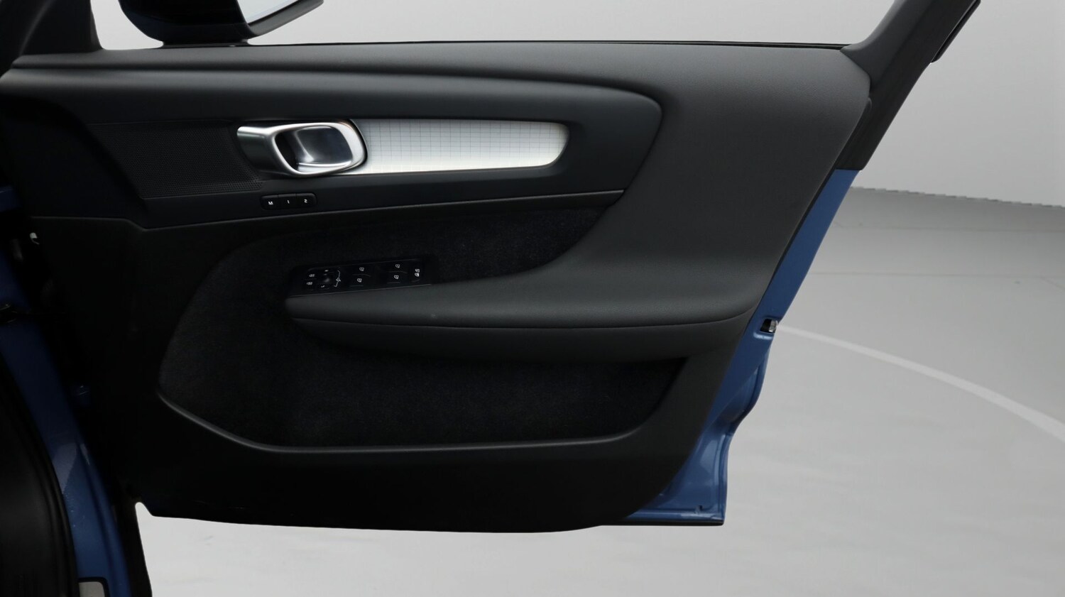 Used Volvo XC40 2023 for sale - 77248363: Photo 15