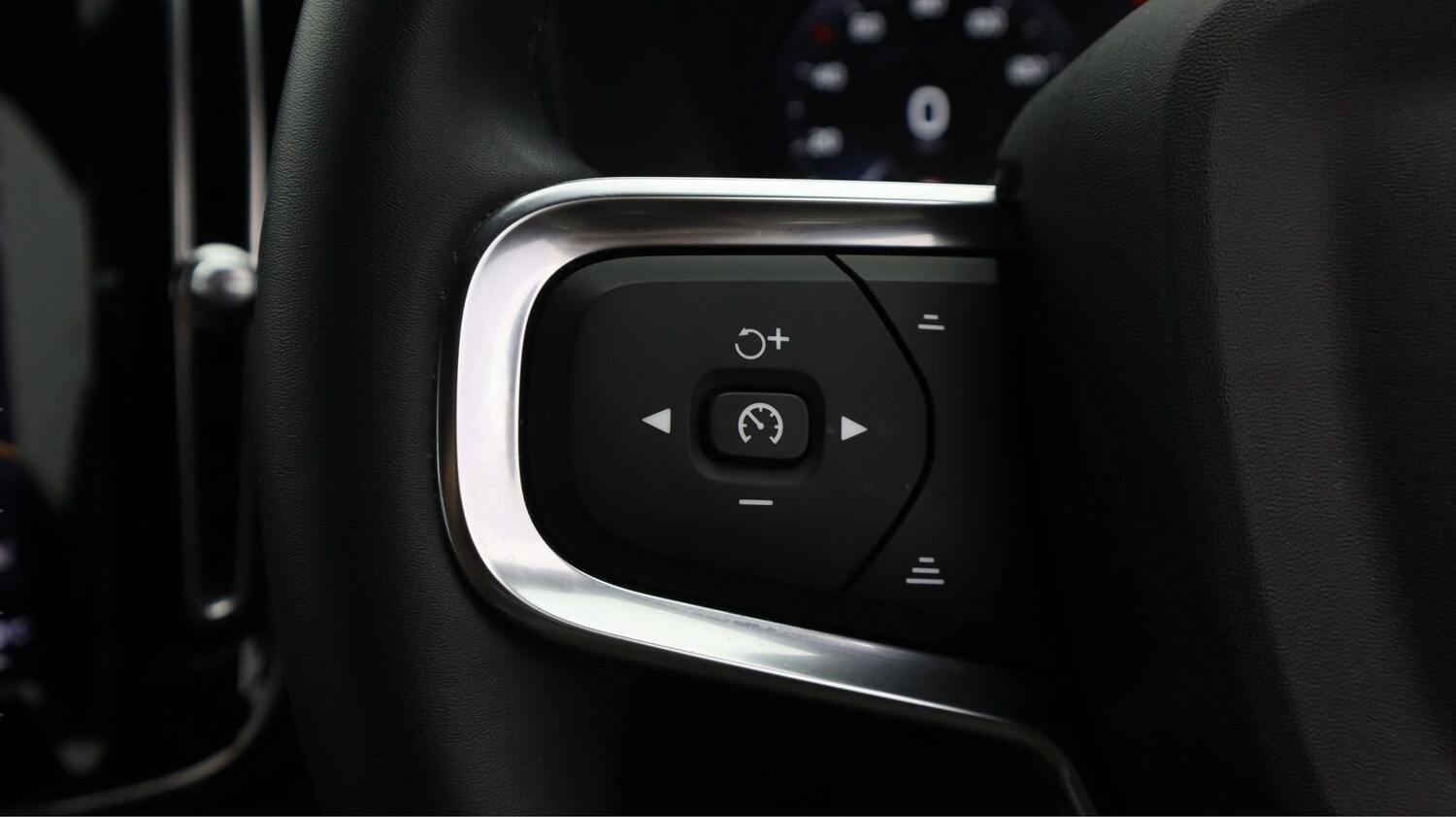 Used Volvo XC40 2023 for sale - 77248363: Photo 21