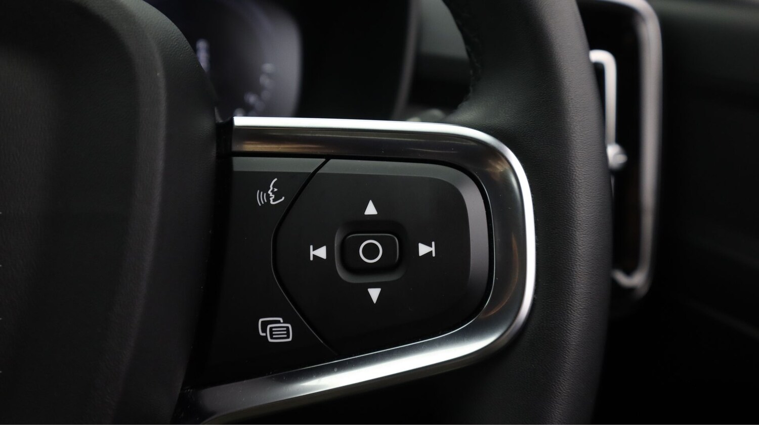 Used Volvo XC40 2023 for sale - 77248363: Photo 22