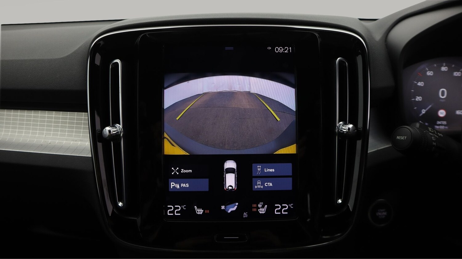 Used Volvo XC40 2023 for sale - 77248363: Photo 23