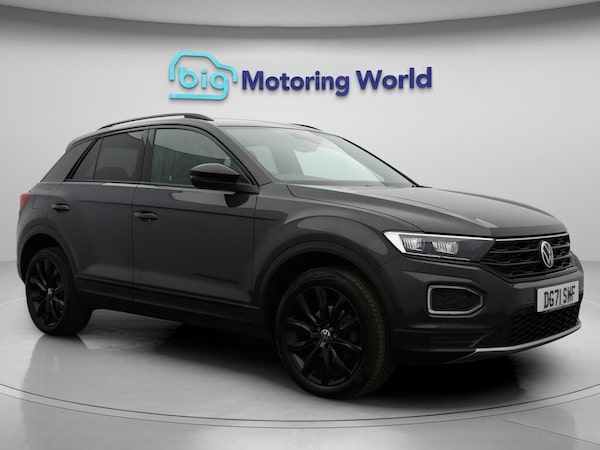 Used Volkswagen T-Roc 2021 for sale - 76200358: Photo 1
