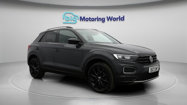 Used Volkswagen T-Roc 2021 for sale - 76200358: Photo 2