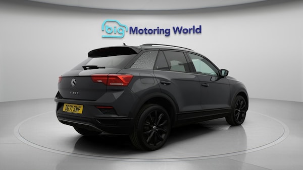 Used Volkswagen T-Roc 2021 for sale - 76200358: Photo 8