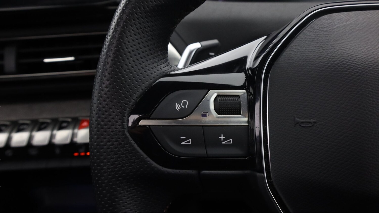 Used Peugeot 3008 2023 for sale - 77202135: Photo 23