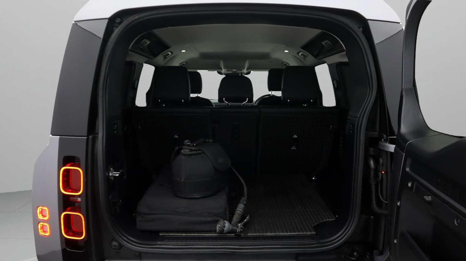 Used Land Rover Defender 2021 for sale - 77519693: Photo 17