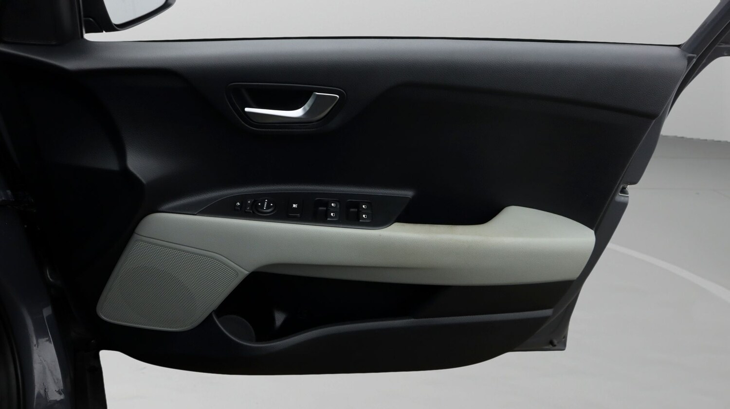 Used Kia Stonic 2023 for sale - 78090587: Photo 15