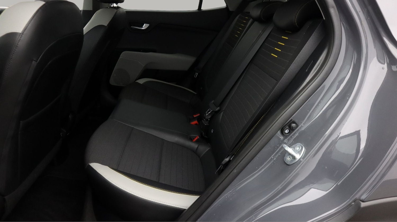 Used Kia Stonic 2023 for sale - 78090587: Photo 16