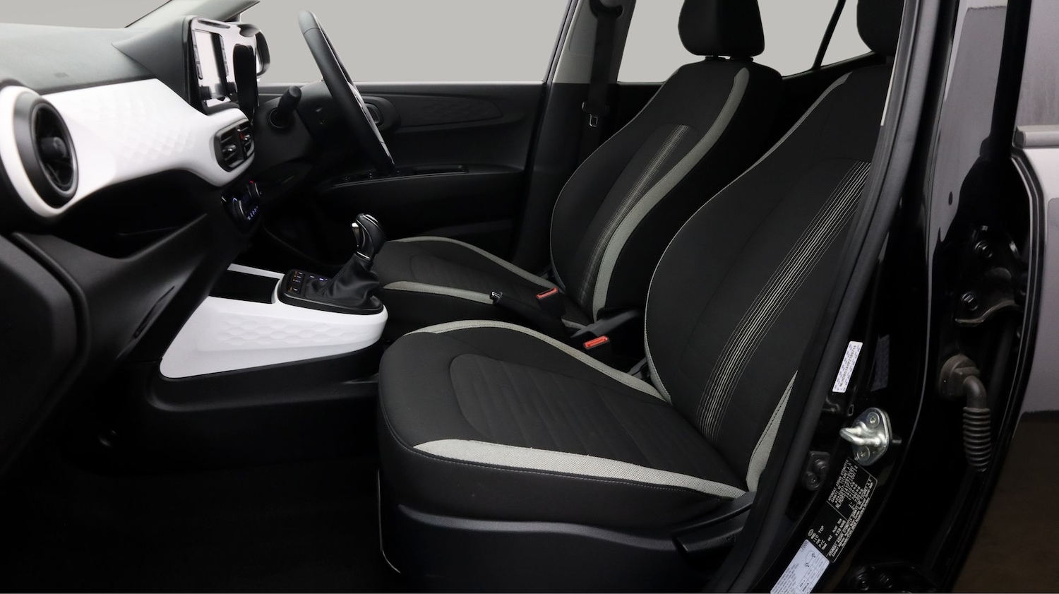 Used Hyundai i10 2023 for sale - 77767958: Photo 14