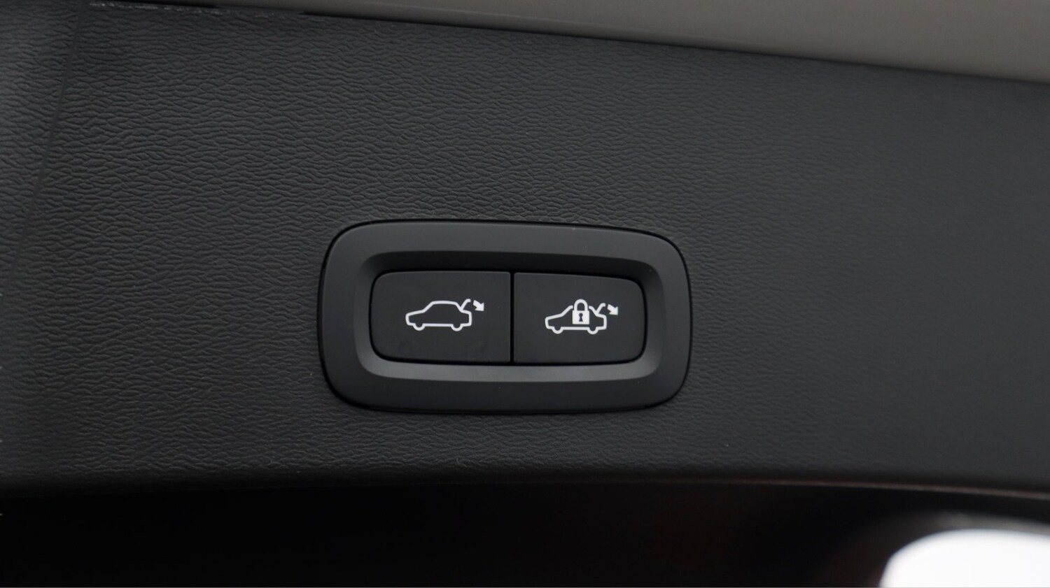 Used Volvo XC40 2024 for sale - 77610539: Photo 24