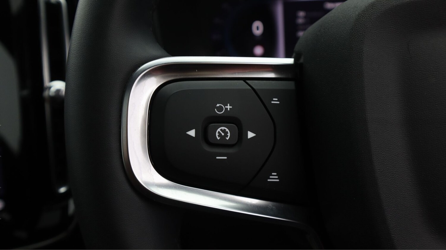 Used Volvo XC40 2024 for sale - 77610539: Photo 25