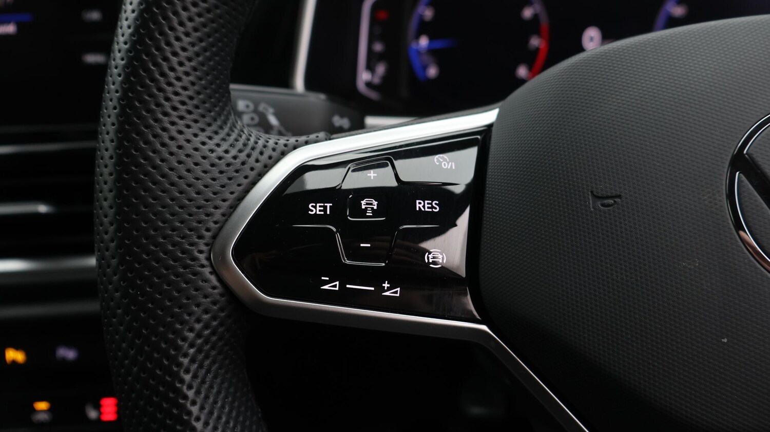 Used Volkswagen T-Roc 2023 for sale - 77248391: Photo 23