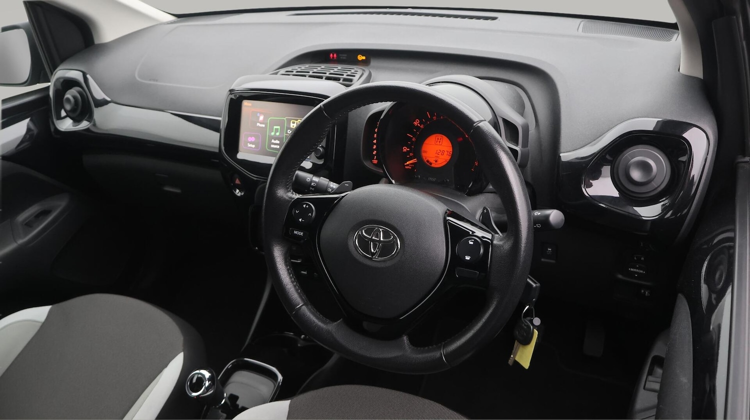 Used Toyota AYGO 2018 for sale - 76632801: Photo 10