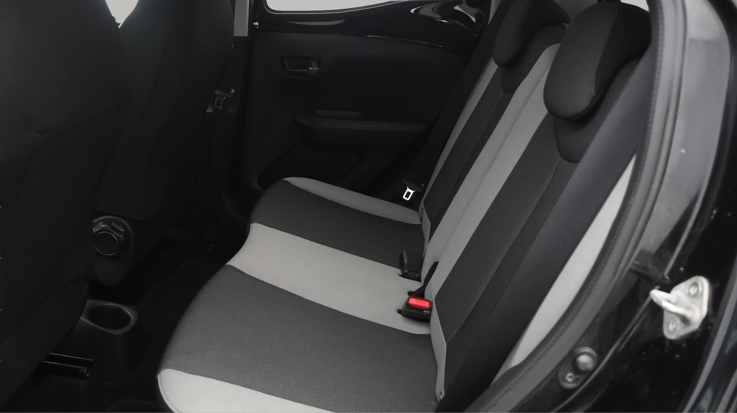 Used Toyota AYGO 2018 for sale - 76632801: Photo 17