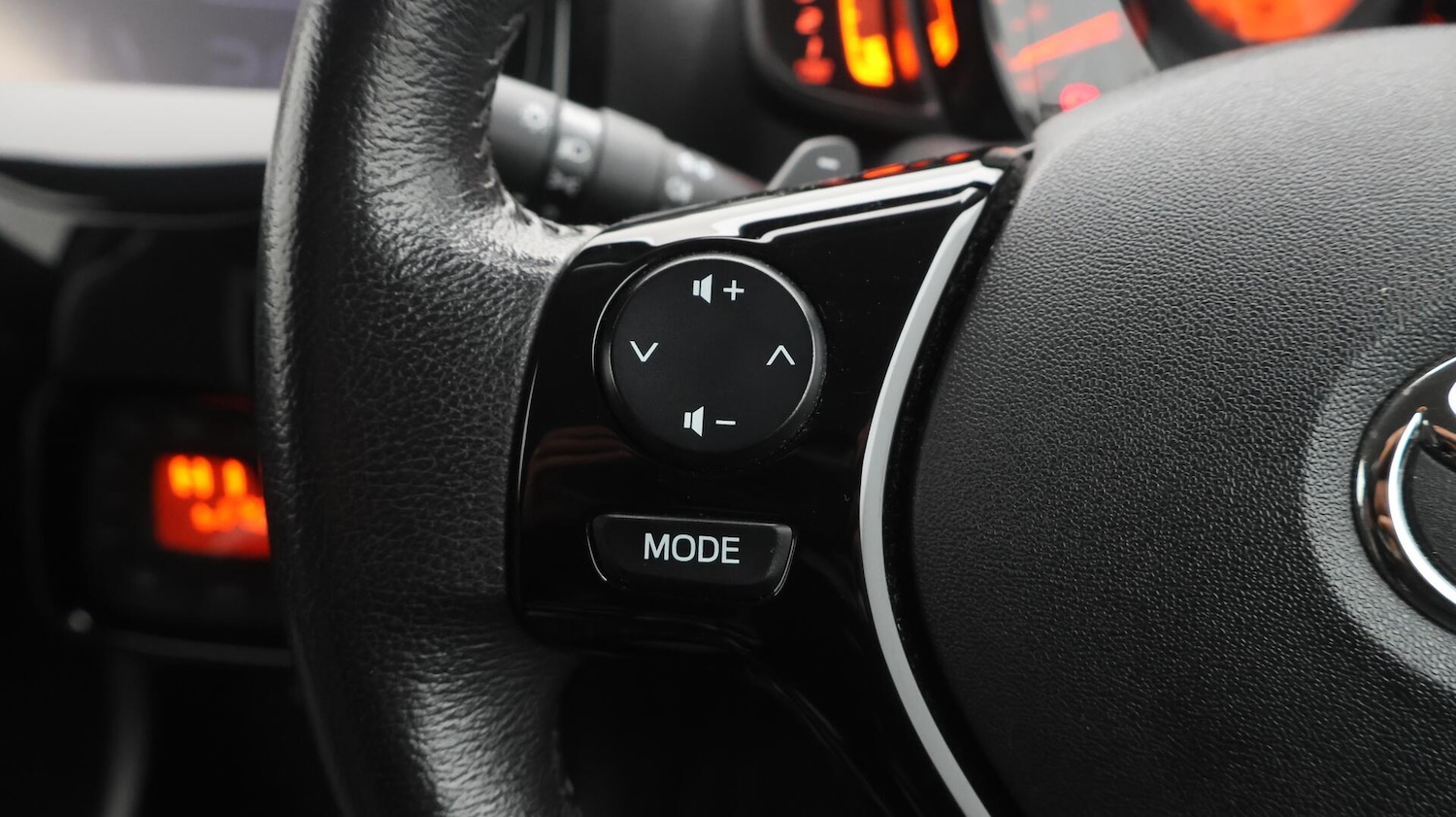 Used Toyota AYGO 2018 for sale - 76632801: Photo 23