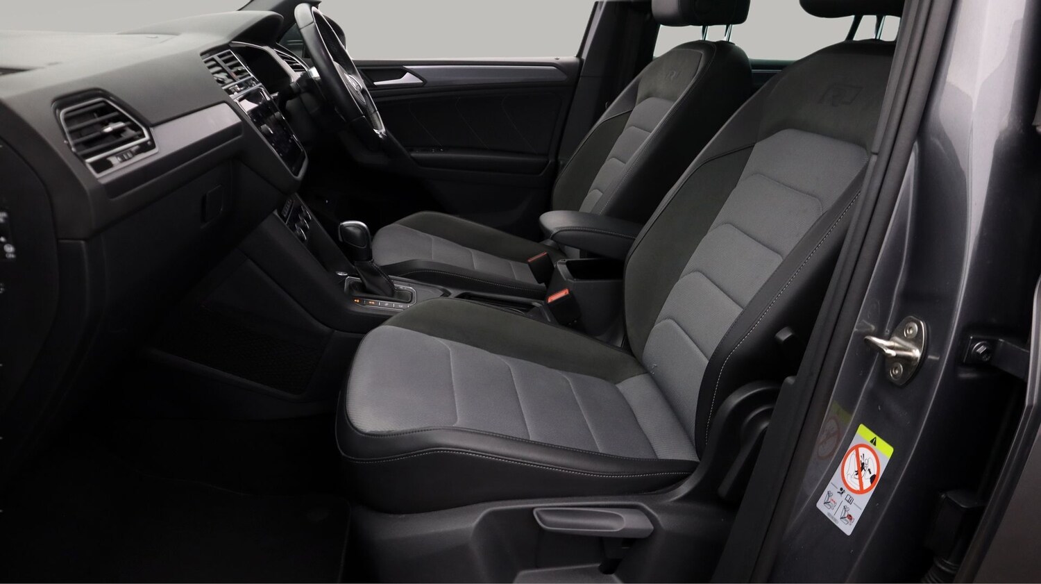 Used Volkswagen Tiguan 2020 for sale - 77248070: Photo 14