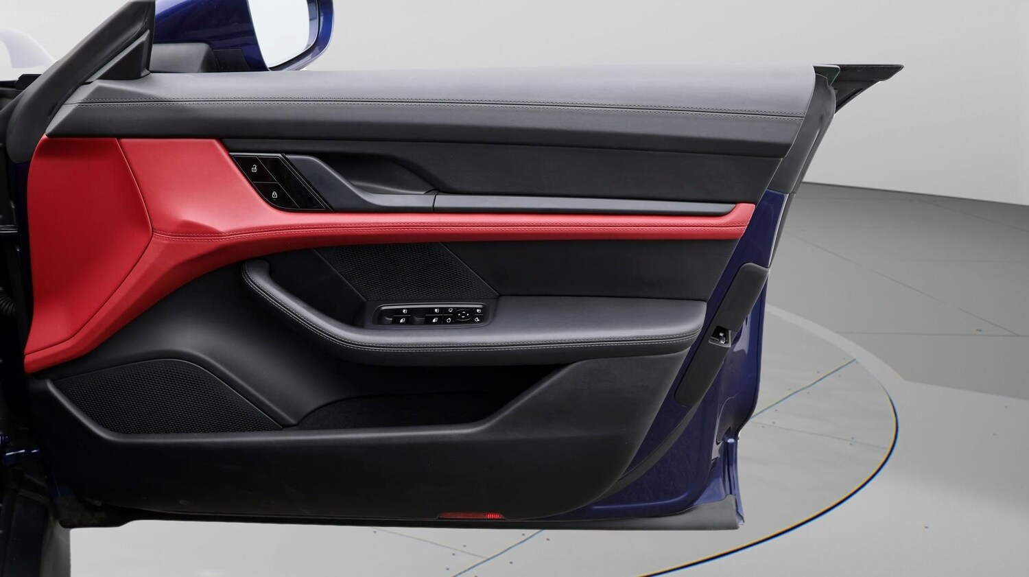 Used Porsche Taycan 2020 for sale - 77220390: Photo 15