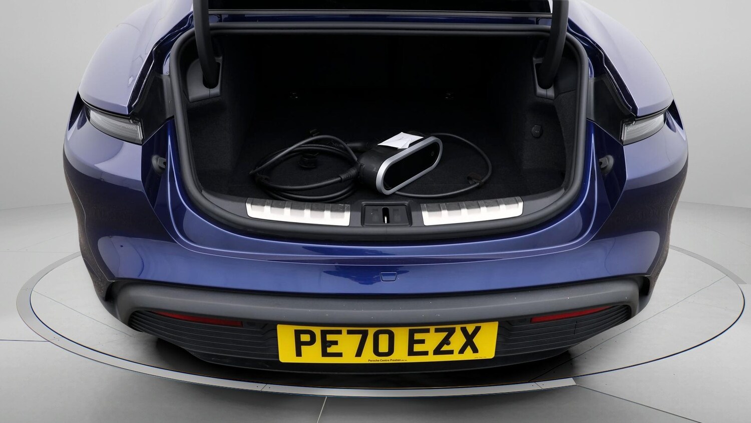 Used Porsche Taycan 2020 for sale - 77220390: Photo 17