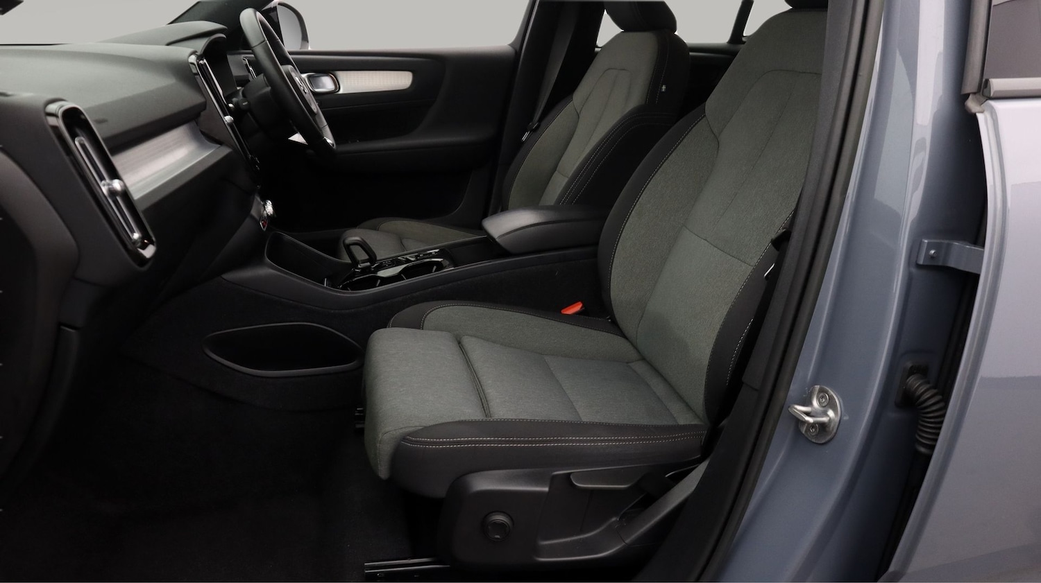 Used Volvo XC40 2023 for sale - 77777497: Photo 14