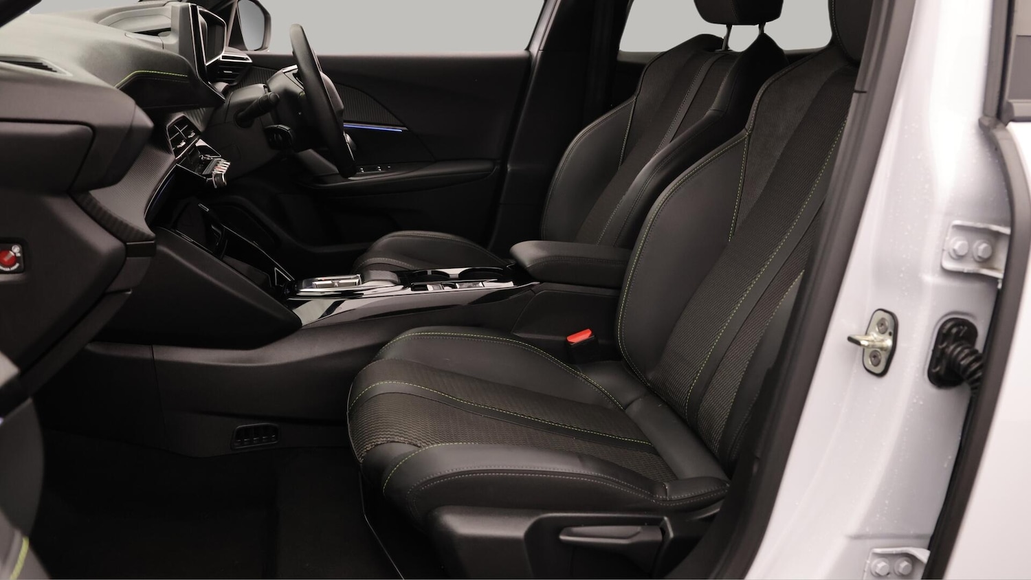 Used Peugeot E-2008 2024 for sale - 76137786: Photo 15