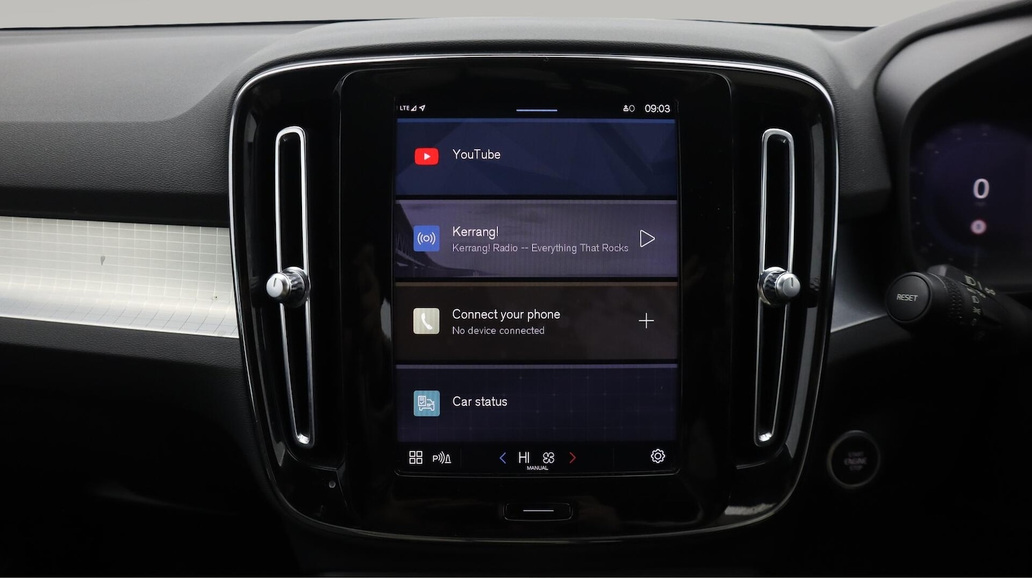 Used Volvo XC40 2022 for sale - 76702497: Photo 12