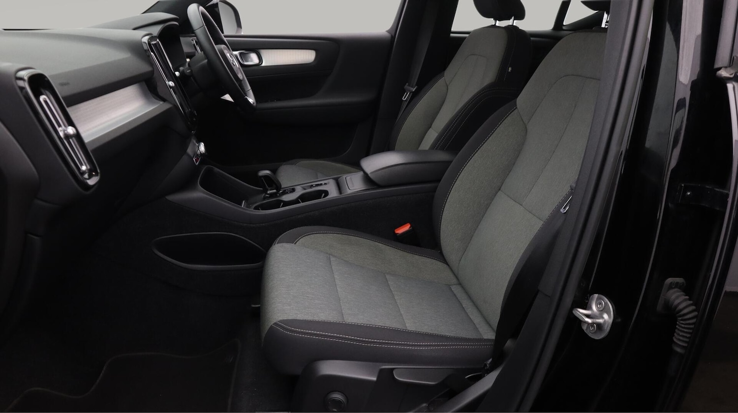 Used Volvo XC40 2022 for sale - 76702497: Photo 15