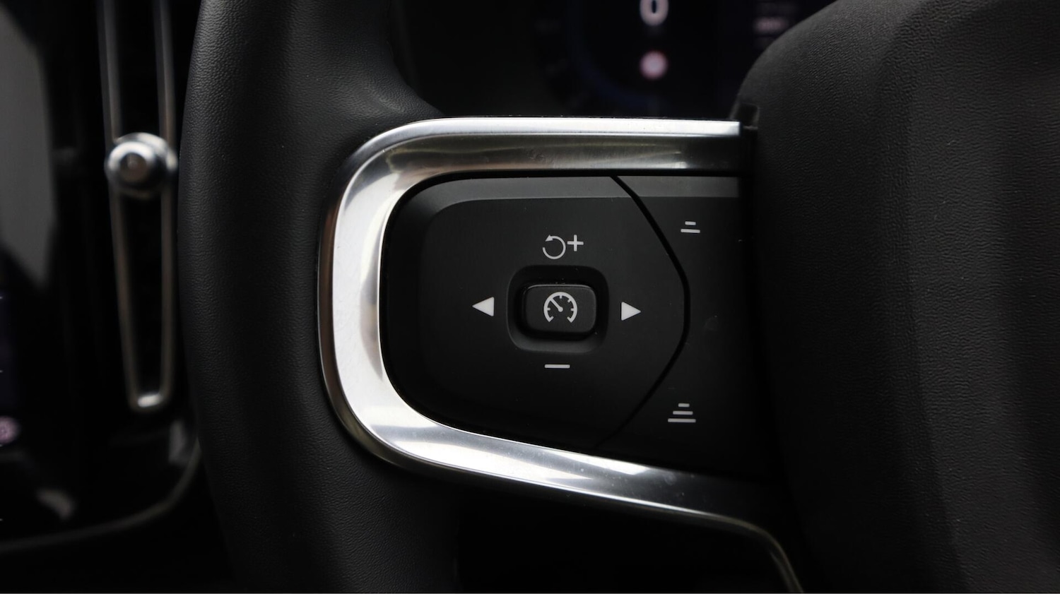 Used Volvo XC40 2022 for sale - 76702497: Photo 24