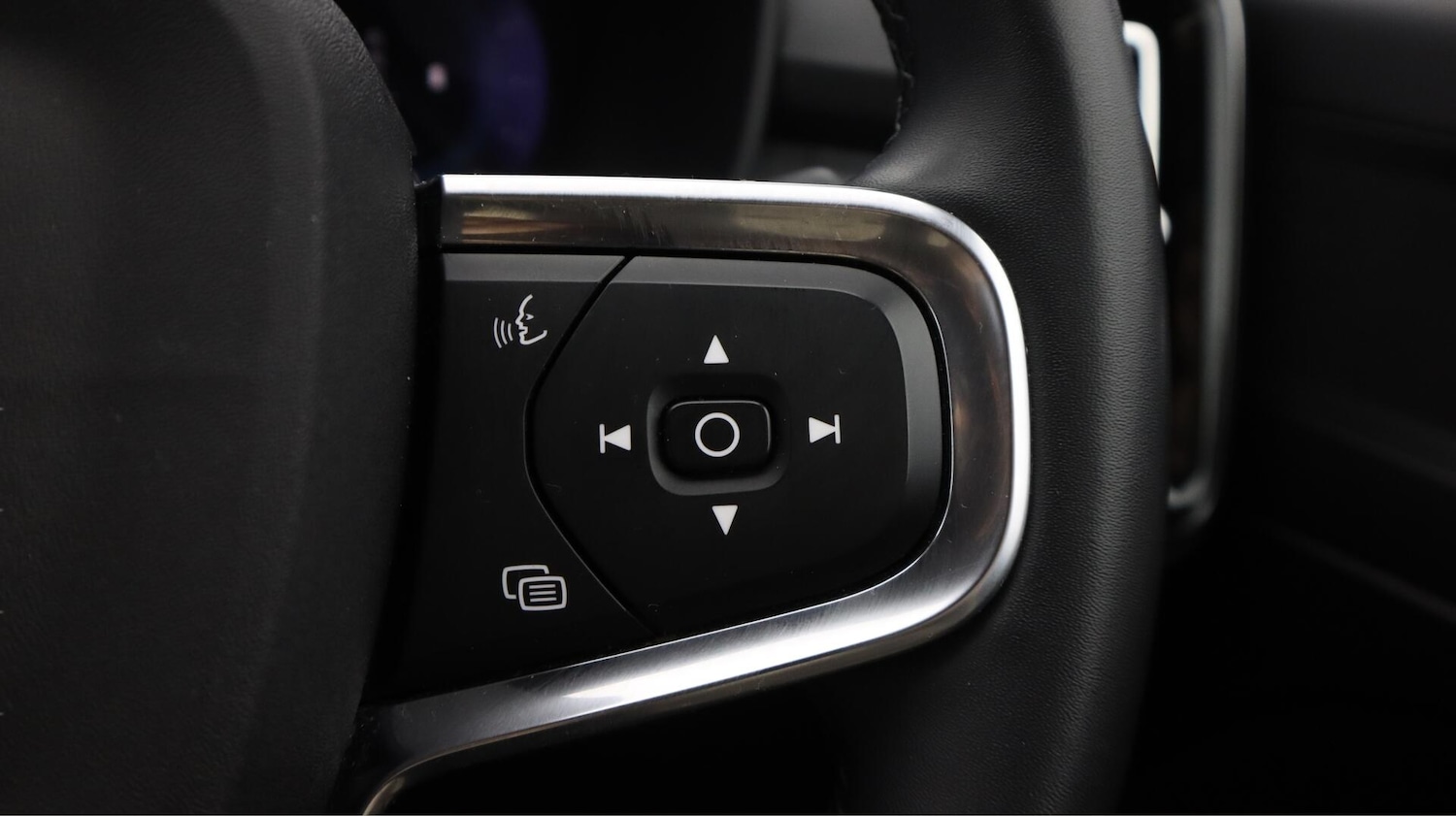 Used Volvo XC40 2022 for sale - 76702497: Photo 25