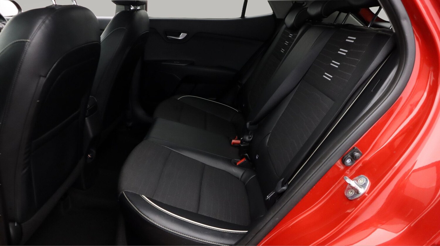 Used Kia Stonic for sale - 78112360: Photo 16