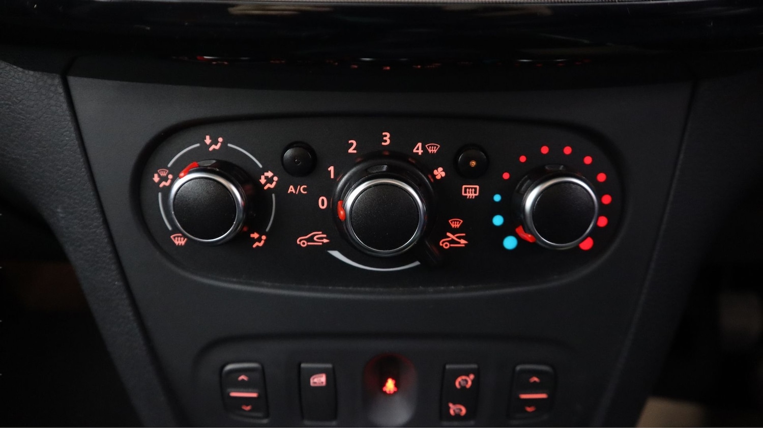 Used Dacia Sandero Stepway 2020 for sale - 77736084: Photo 12